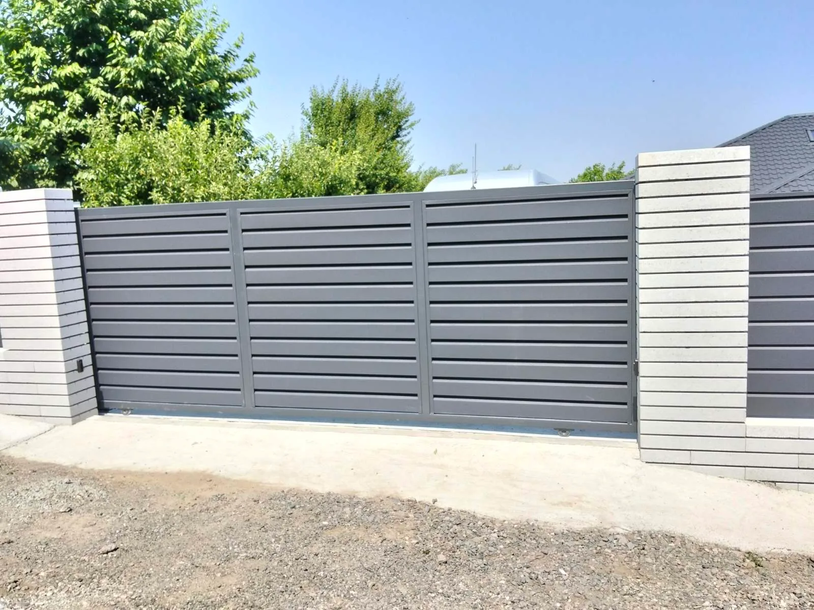 Residenza privata a Costanza, recinzione UM FORTE FT 100